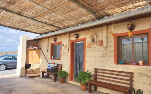 Se vende bonita propiedad en Arico zona Marzagán